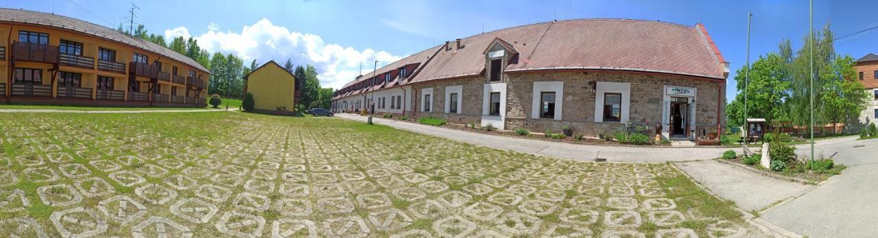 Hotel Jestrabi Černá v Pošumaví Buitenkant foto