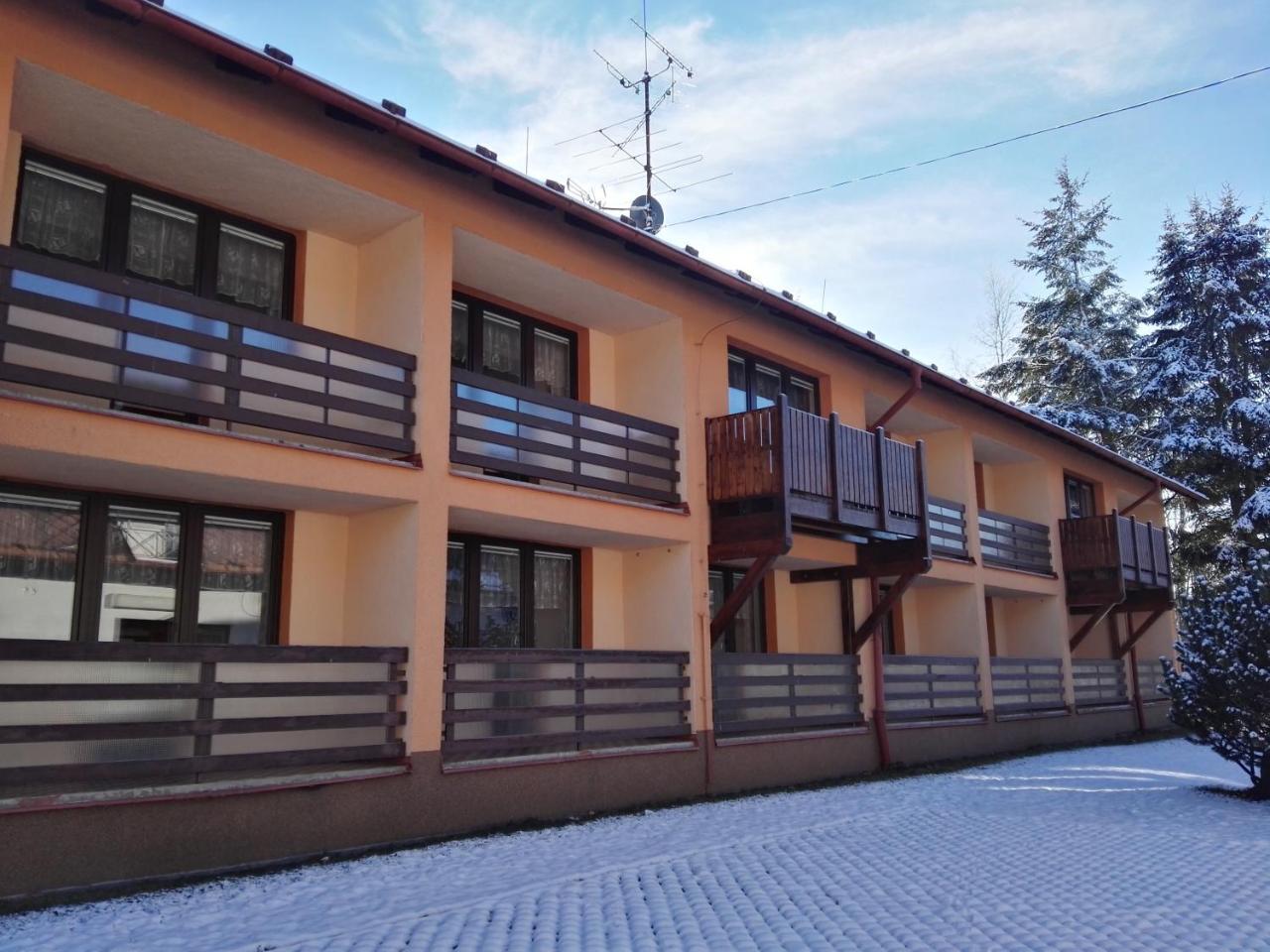 Hotel Jestrabi Černá v Pošumaví Buitenkant foto