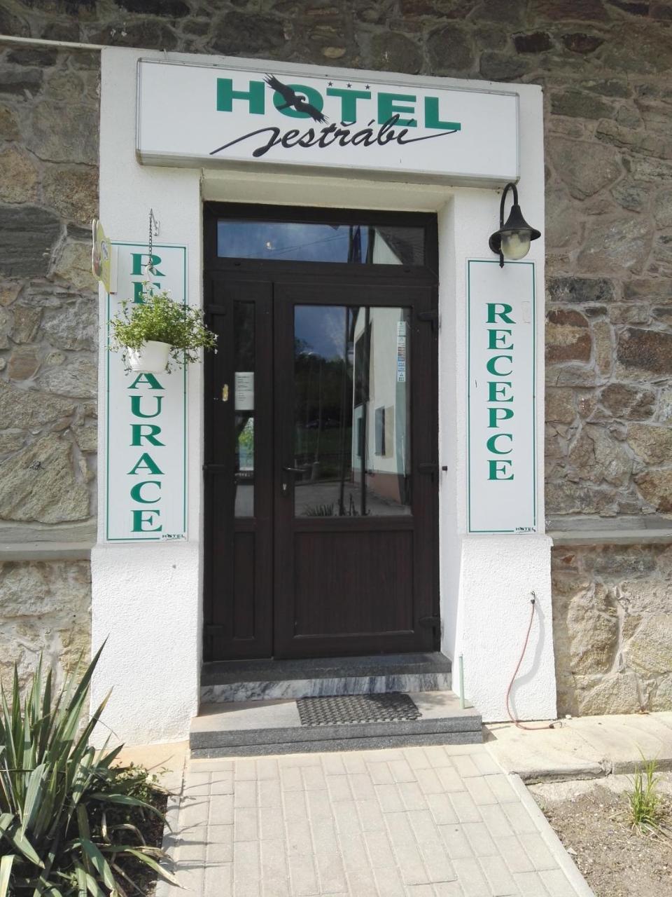 Hotel Jestrabi Černá v Pošumaví Buitenkant foto