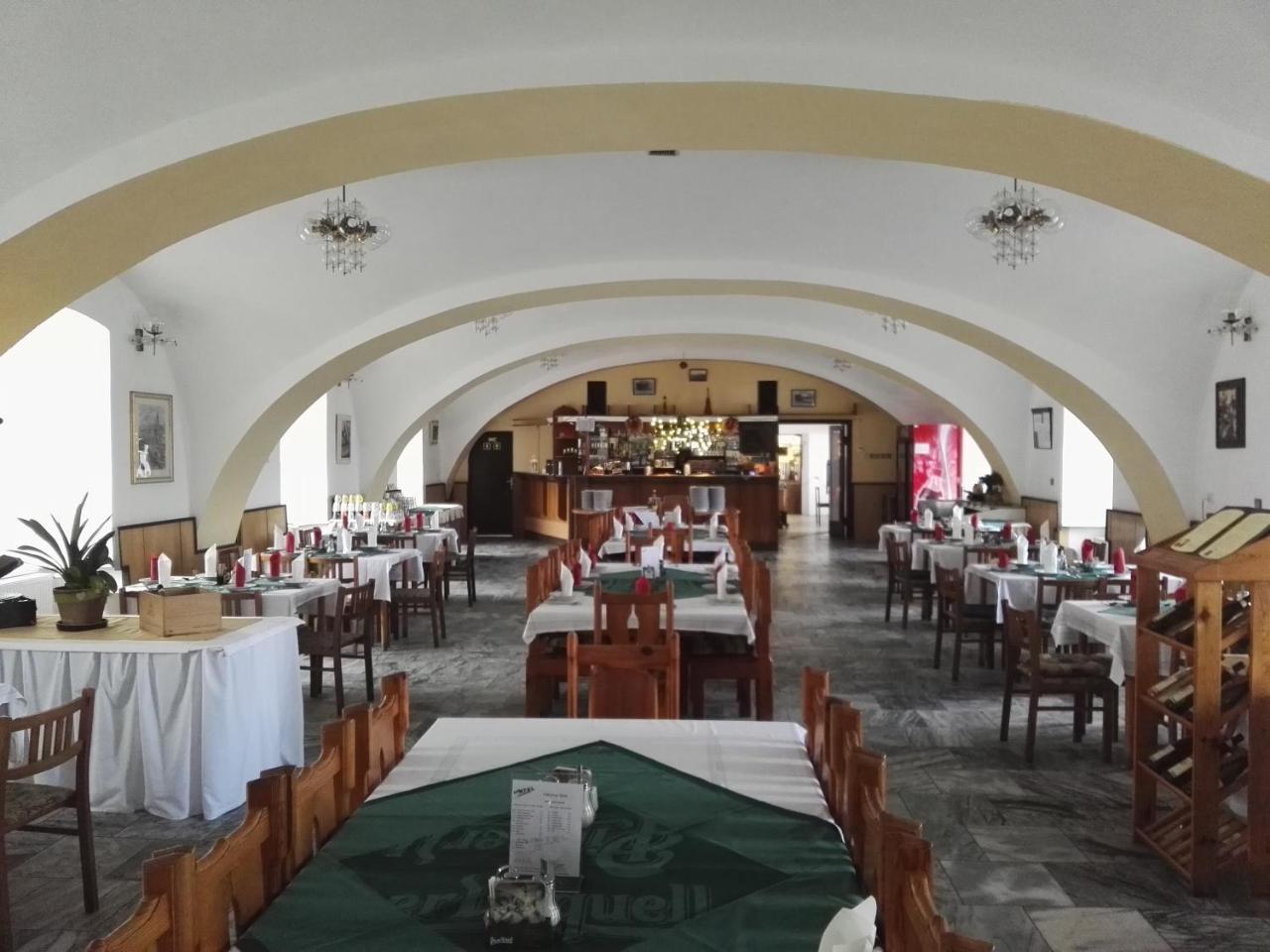 Hotel Jestrabi Černá v Pošumaví Buitenkant foto