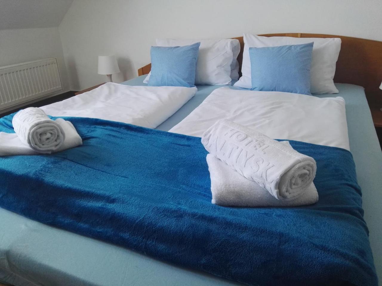 Hotel Jestrabi Černá v Pošumaví Buitenkant foto