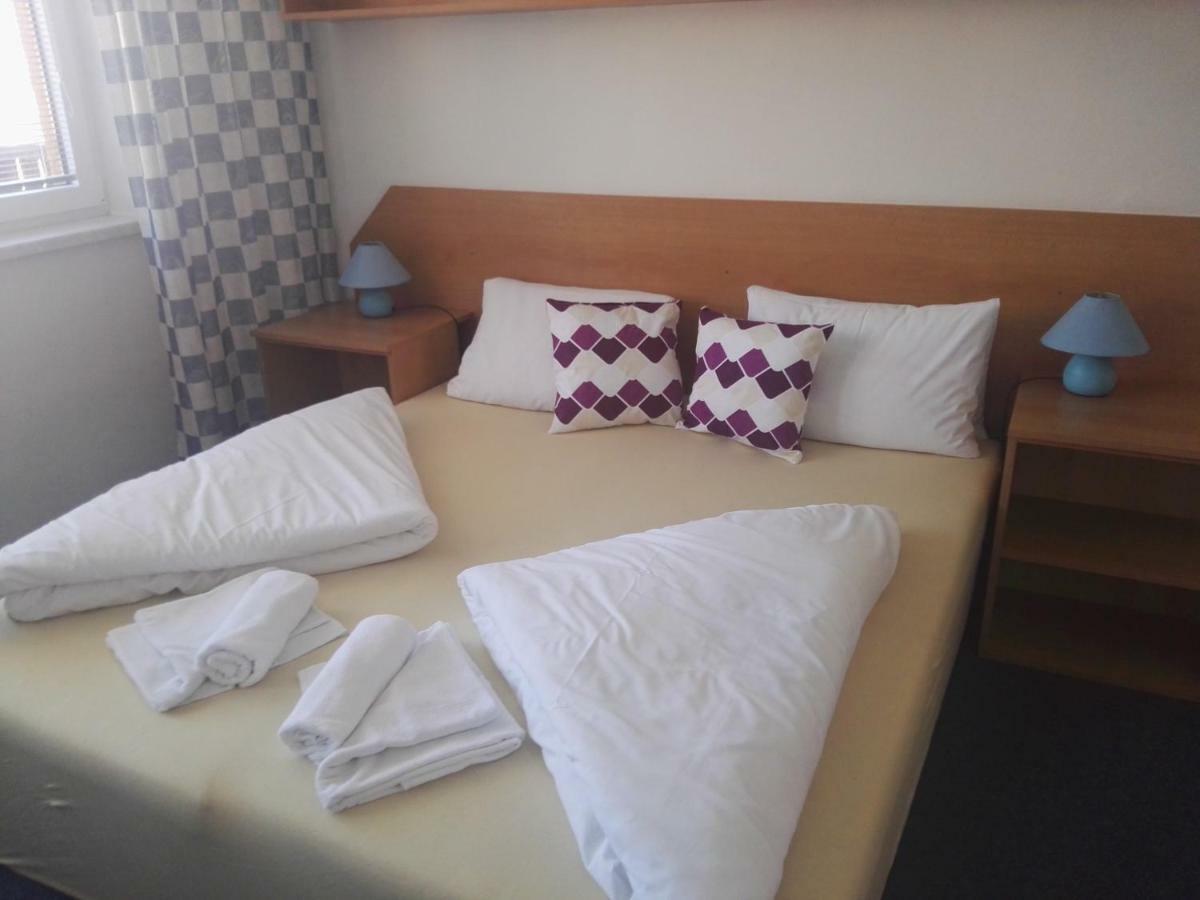 Hotel Jestrabi Černá v Pošumaví Buitenkant foto
