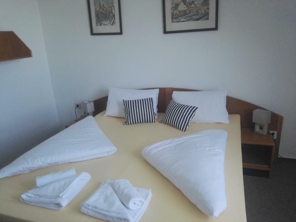 Hotel Jestrabi Černá v Pošumaví Buitenkant foto
