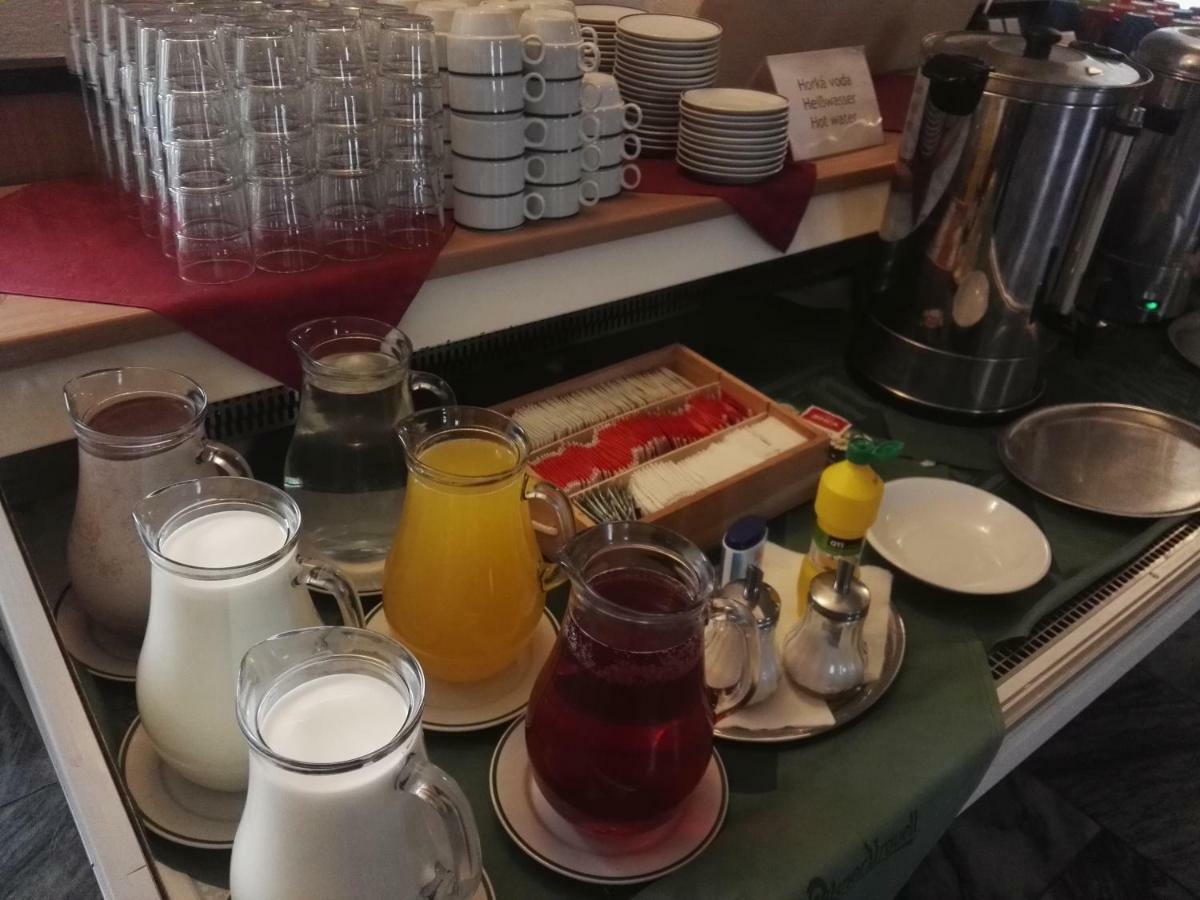 Hotel Jestrabi Černá v Pošumaví Buitenkant foto