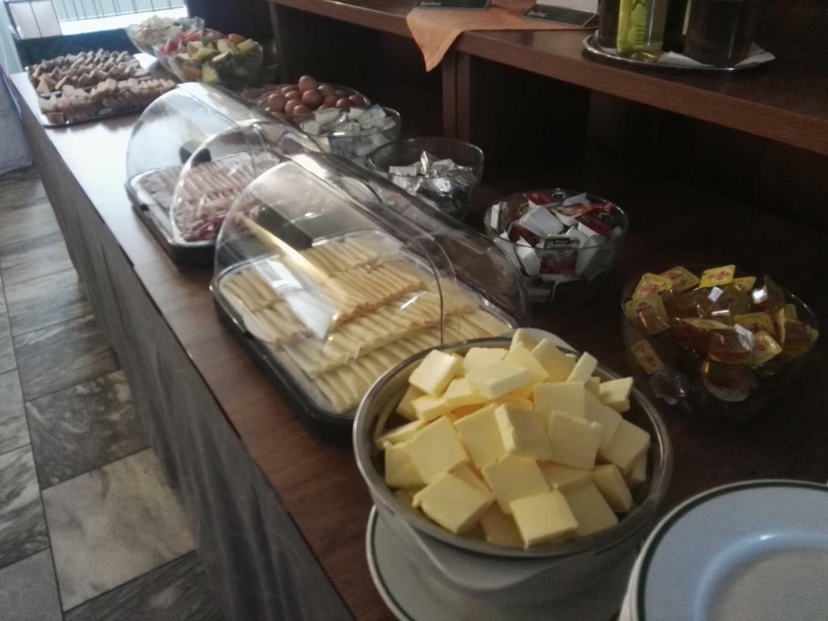 Hotel Jestrabi Černá v Pošumaví Buitenkant foto